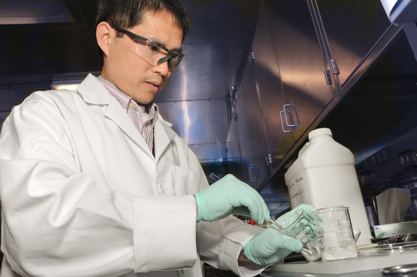 Army scientists energize battery research